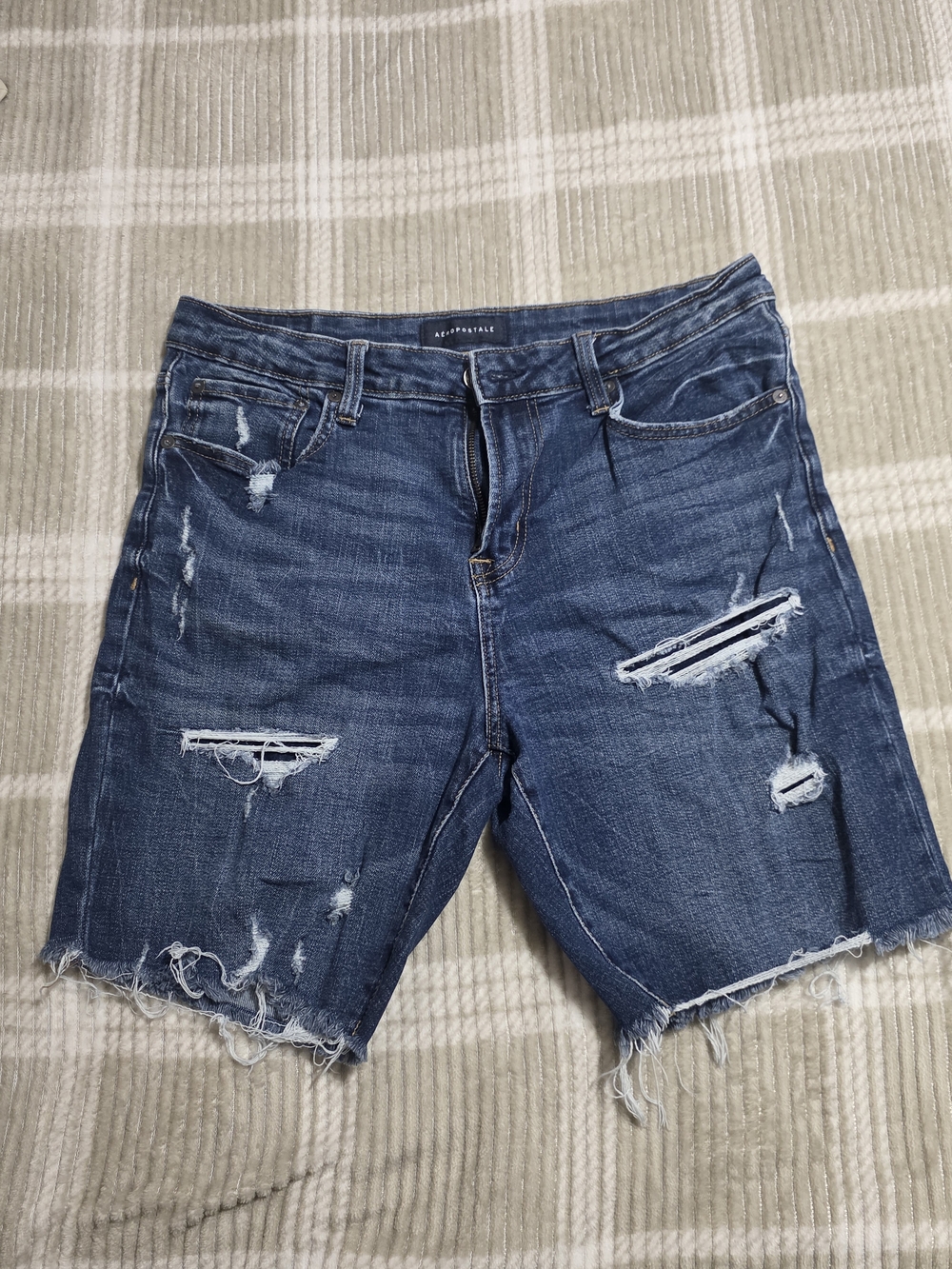 Aéropostale Distressed Denim Shorts Blue Frayed Hem 5-Pocket Design Men